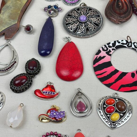 Pendant Charm Craft Jewelry Lot - 80+ Glass Stone Red Pink Purple Orange Variety - Picture 10 of 11